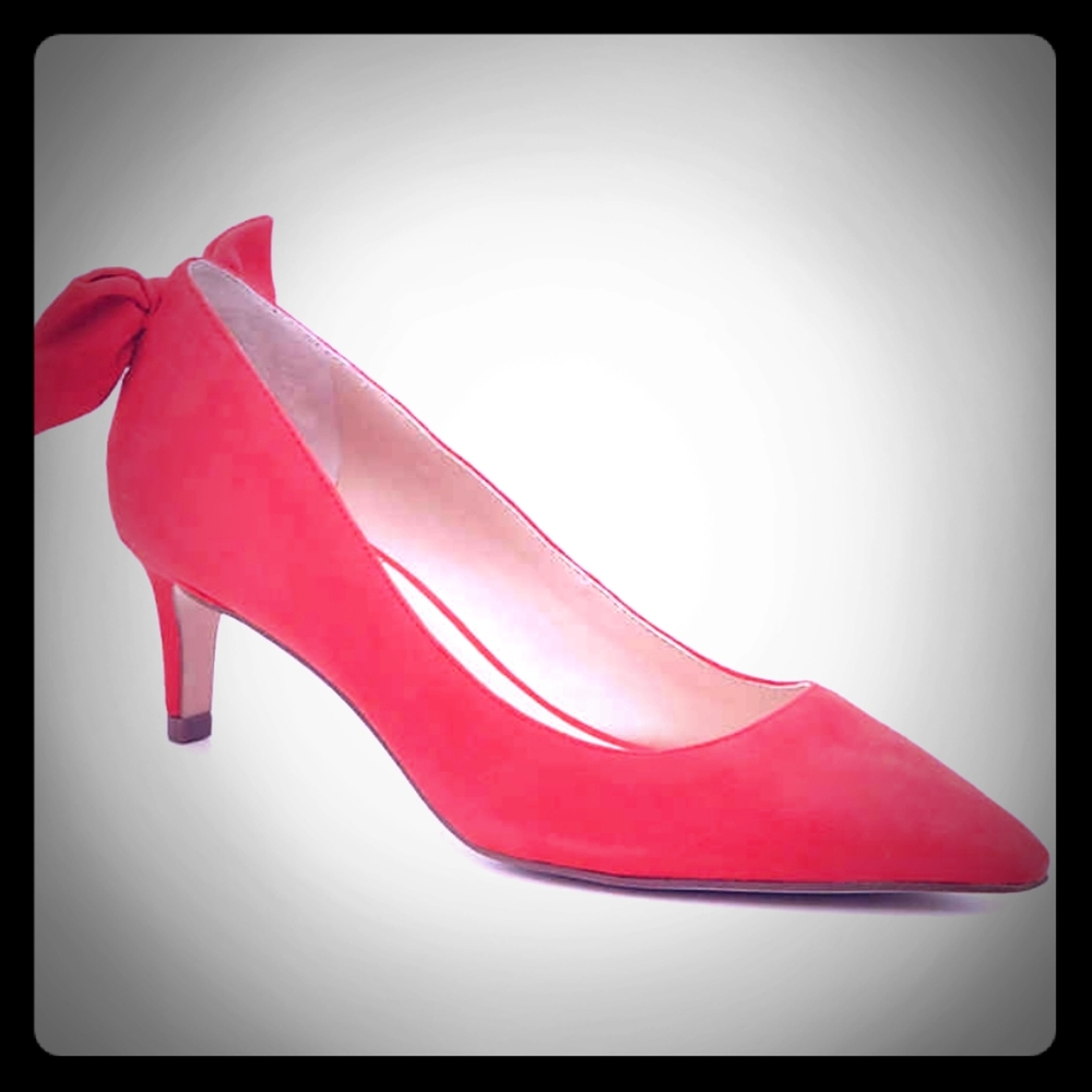 Bring a classic approach to your look with the Mai